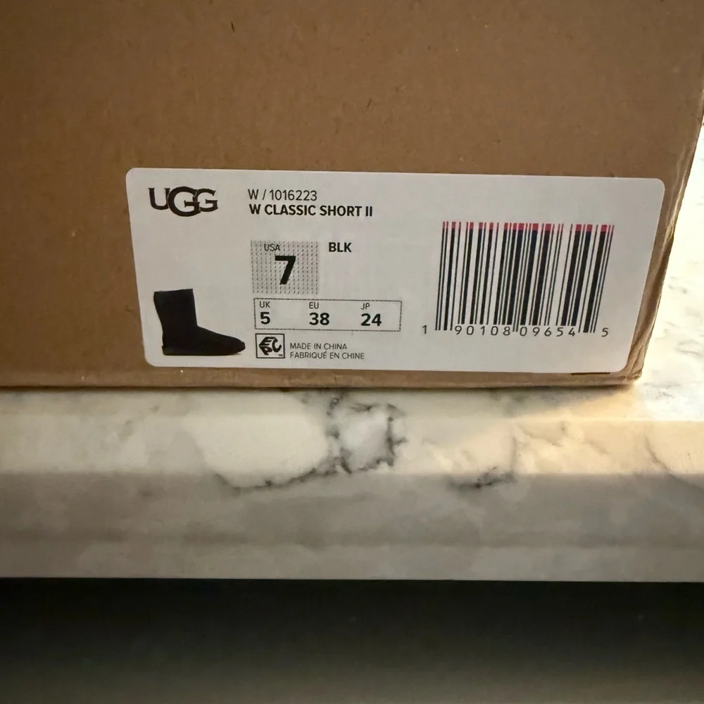 UGG Classic black. - Picture 2 of 5